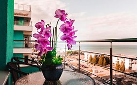 Orchid Seafront Deluxe Apartment Summerland